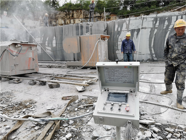 長沙凱發(fā)超硬材料科技有限公司,長沙礦山石材開采設(shè)備銷售,長沙金剛石繩鋸機銷售,金剛石串珠繩生產(chǎn)銷售，水平鉆機生產(chǎn)銷售